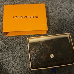 LV style keychain holder
